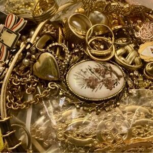 3 LBs Big Estate Sale fashion jewelry lot~ Mostly wearable gold & silver
